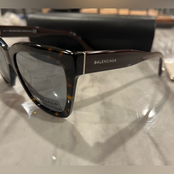Balenciaga sunglasses- brand new - full set - Picture 3 of 5